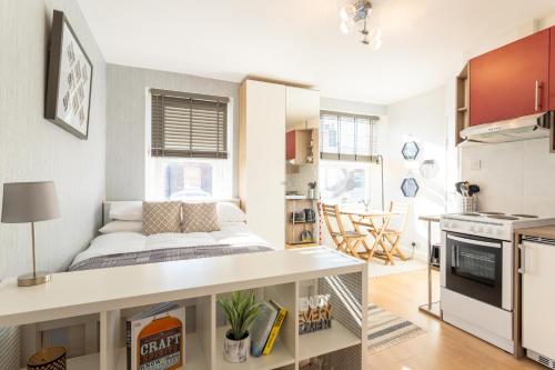 Modern and Chic Studio Flat for 2 people in West Kilburn by Queen's Park, Londyn (zdjęcie 3)