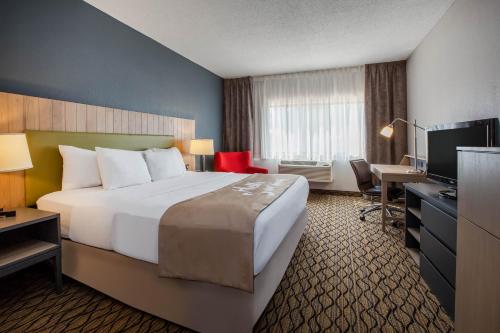Days Inn & Suites by Wyndham Rochester Hills MI in Rochester Hills