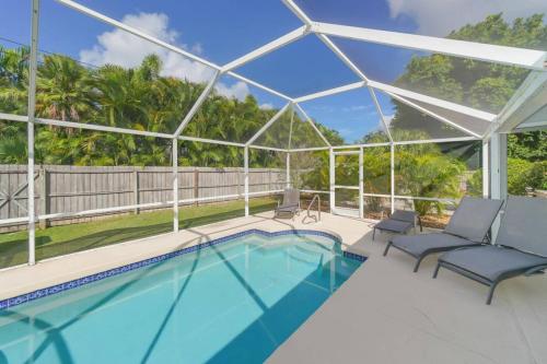 Heated Pool Home - Perfect Location - Walk to Beach, Restaurants and More! thumb 4