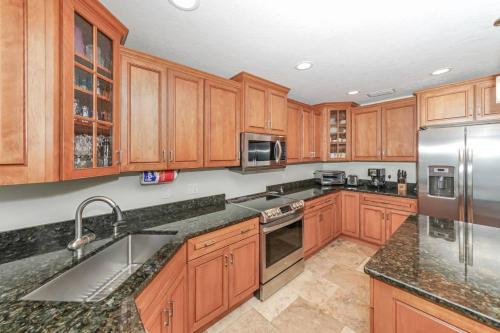 Heated Pool Home - Perfect Location - Walk to Beach, Restaurants and More! in Sarasota, USA