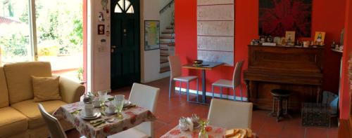 Shared lounge/TV area, B&B Via Roma in Cesate