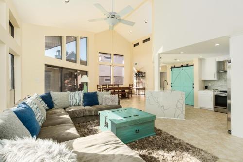 New Listing! Gorgeous Canal Home With Dock & Pool Home - image 2