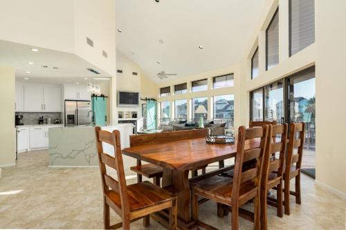 New Listing! Gorgeous Canal Home With Dock & Pool Home - image 8