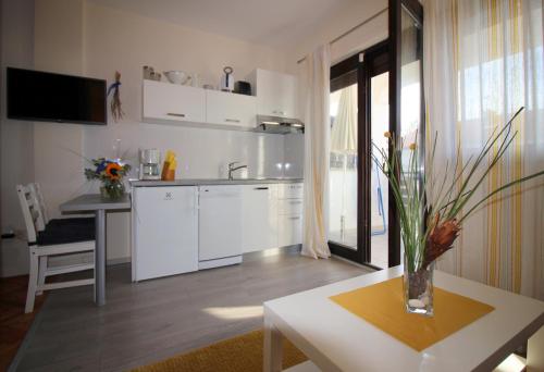 Dr. IGDA Apartments - image 4