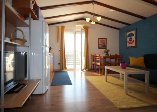 Dr. IGDA Apartments