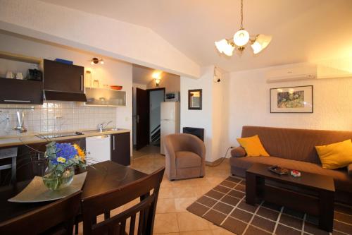 Dr. IGDA Apartments - image 11