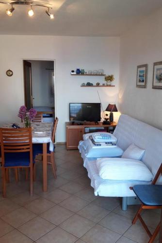 Apartments by the sea Stomorska, Solta - 11298
