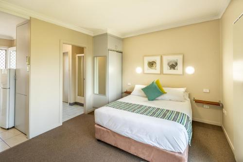 1 queen bed