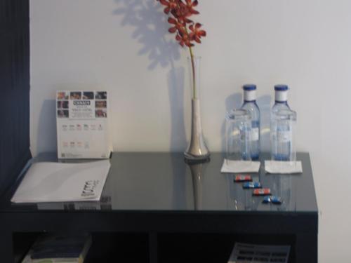 Hotel Room - image 9