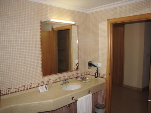 Hotel Room - main image