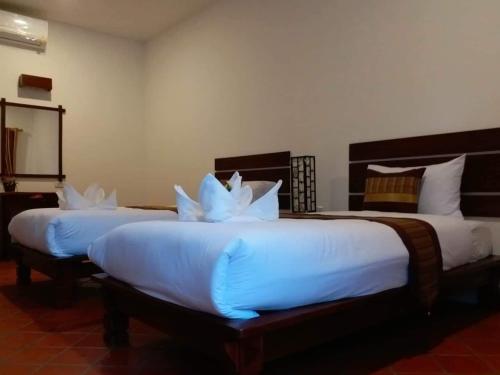 Deluxe Twin Room image 10