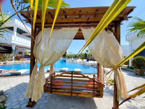 Basen, Fairy Hills - Suoi Tien Hills Hotel in Phan Thiet