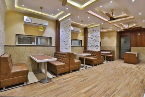 Restorāns, HOTEL CENTRE POINT in Mundra