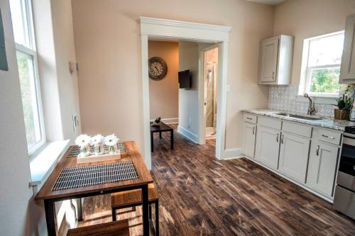 Beautiful Guest House on New Built Home Near Downtown in San Antonio, USA