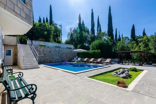 Villa Oasis Cypress - image 2
