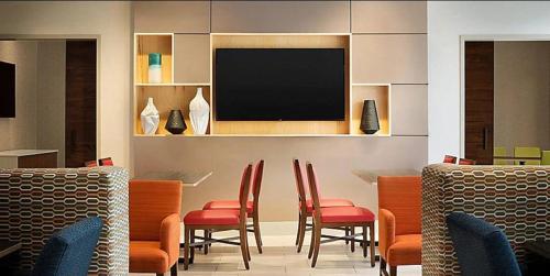Holiday Inn Express & Suites - Savannah W - Chatham Parkway an IHG Hotel - image 7