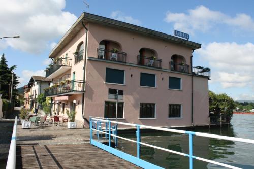  Albergo Ristorante Punta Dell'Est, Clusane sul Lago bei Borgo di Terzo