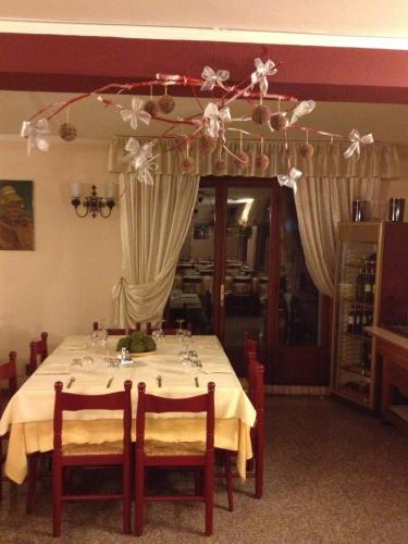 อาหารและเครื่องดื่ม, Albergo Ristorante Punta Dell'Est in อิสเซโอ