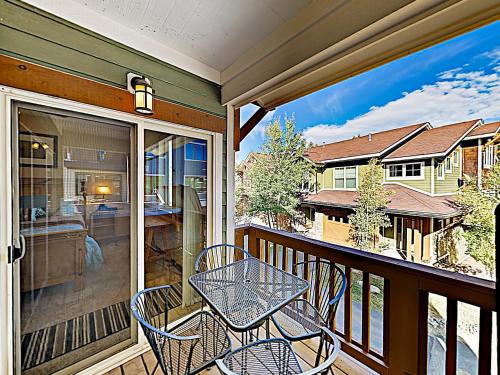 New Listing! End-Unit Townhome With Private Hot Tub Townhouse - image 3