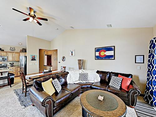 New Listing! End-Unit Townhome With Private Hot Tub Townhouse - image 6