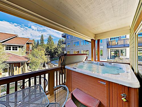 New Listing! End-Unit Townhome With Private Hot Tub Townhouse - image 7