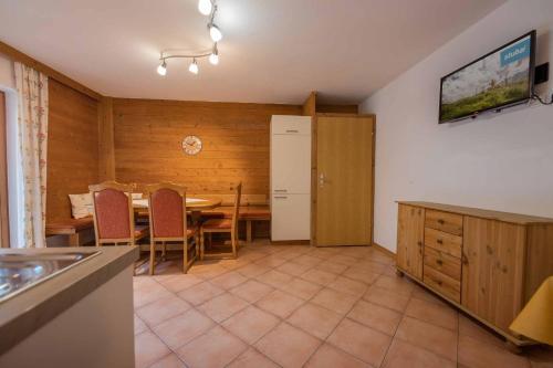 2 bedrooms, 3 beds