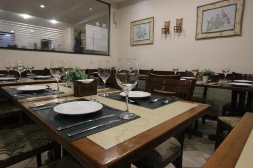 Restoran, Hotel Ilhas do Caribe - Na melhor regiao da Praia da Enseada in Guaruja