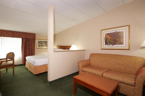 White River Inn & Suites