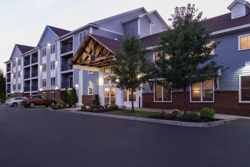 White River Inn & Suites