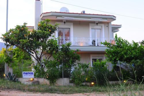  Mantos Apartment, Unterkunft in Limenaria