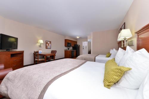 2 queen beds