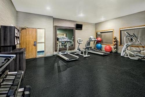 Holiday Inn Express Hotel and Suites Fort Worth/I-20 in Fort Worth, USA