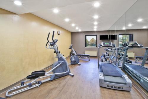 Holiday Inn Express Detroit-Warren/General Motors Technology Center by IHG in Warren, USA
