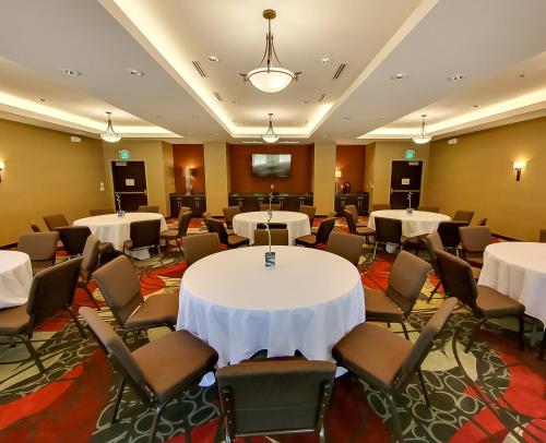 Holiday Inn Express & Suites Plymouth - Ann Arbor Area, an IHG Hotel