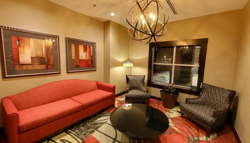 Holiday Inn Express & Suites Plymouth - Ann Arbor Area, an IHG Hotel