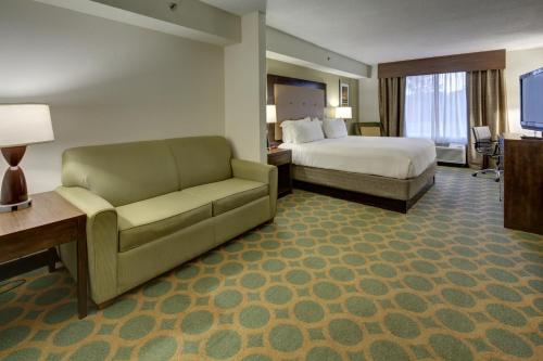 Holiday Inn Express Hotel & Suites Emporia By IHG in เอมโพเรีย (VA)