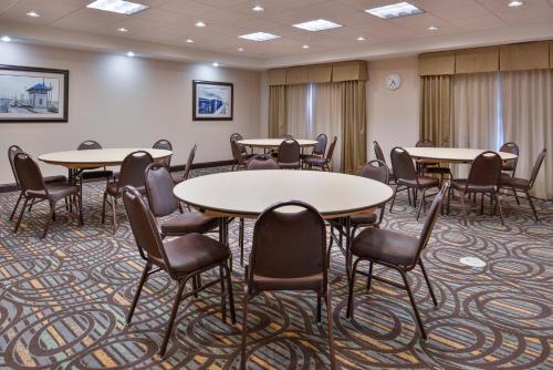 홀리데이 인 익스프레스 & 스위트 엠포리아 노스웨스트, IHG - 회의실/연회장