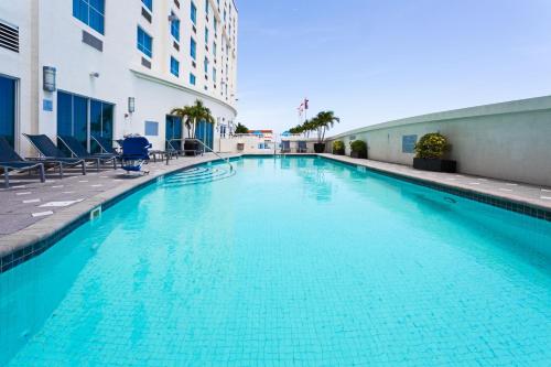 Swimming pool, Crowne Plaza Hotel & Resorts Fort Lauderdale Airport/ Cruise By IHG in Fort Lauderdale (FL)