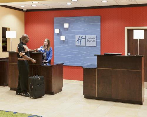 Holiday Inn Express & Suites Dayton South - I-675, an IHG Hotel