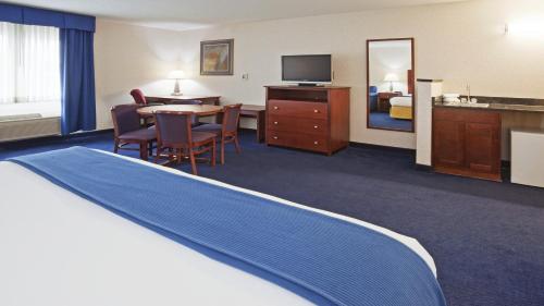 Holiday Inn Express Deforest an IHG Hotel - image 5