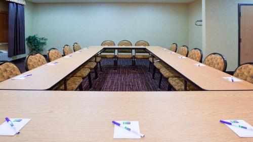 Holiday Inn Express Deforest an IHG Hotel - image 6