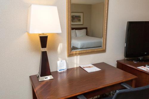 Holiday Inn Express Des Moines-At Drake University an IHG Hotel - image 8