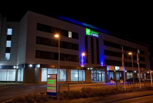 Holiday Inn Express Rotherham - North an IHG hotel - image 2