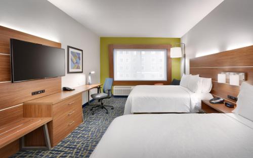 Holiday Inn Express & Suites - Gainesville I-75, an IHG Hotel