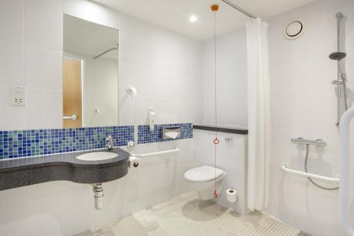 Holiday Inn Express Edinburgh City Centre an IHG Hotel - image 11
