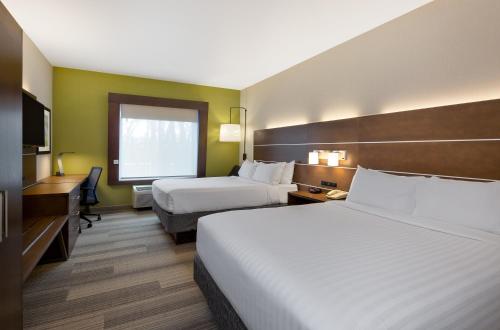 2 double beds