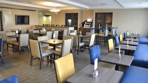 Holiday Inn Express Hotel & Suites Goldsboro - Base Area, an IHG Hotel