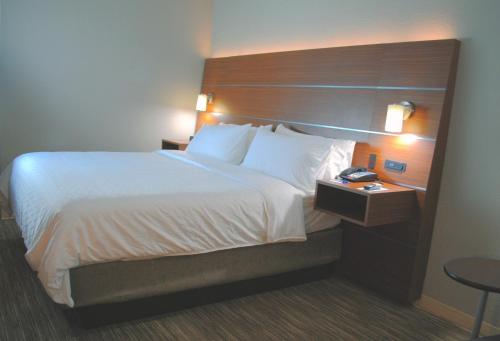 Holiday Inn Express & Suites - Columbia City, an IHG Hotel