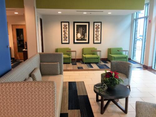 Holiday Inn Express & Suites Danville, an IHG Hotel