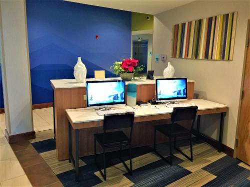 Holiday Inn Express & Suites Danville, an IHG Hotel